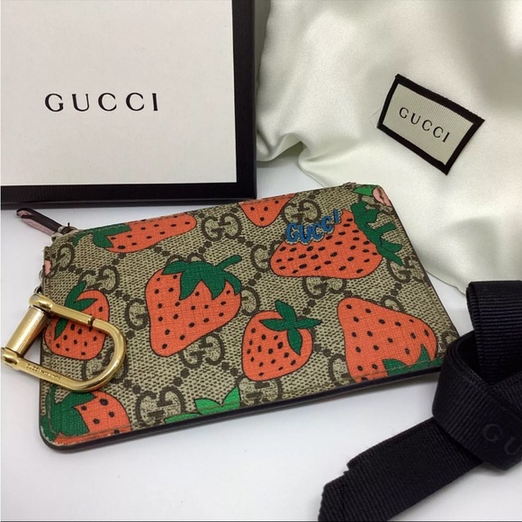 Gucci Handbags - 🍓GUCCI Strawberry GG Supreme Key Pouch Cles Key Ring Card Coin Mini Wallet